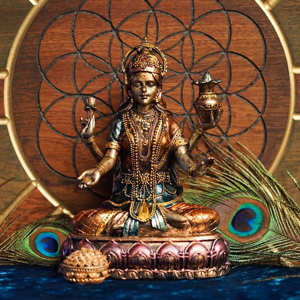 lakshmi statue