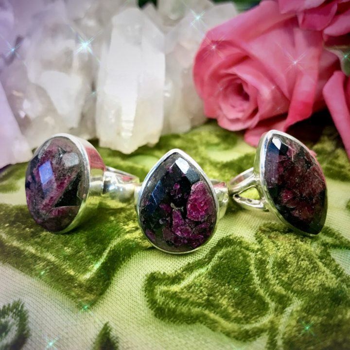 Faceted_Eudialyte_Rings_1of3_3_21