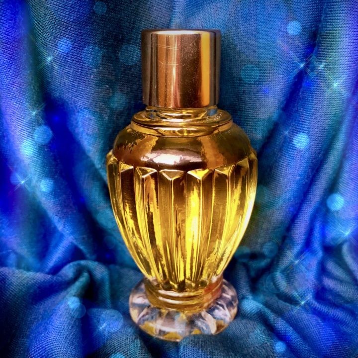 Grail_Duo_of_Gemmy_Aquamarine_Crystals_and_Grail_Perfume_DD_5of5_4_10